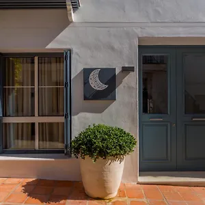 https://casona-6-lunas-apart-ab.1costadelsol.com